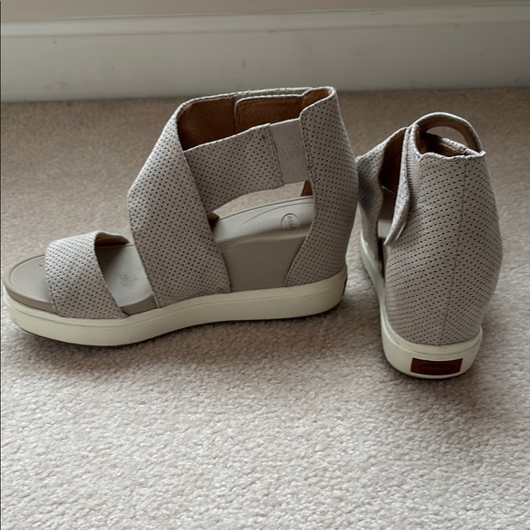 Dr. Scholl's Cream Wedge Sandals with Crisscross Straps - Picture 2 of 5